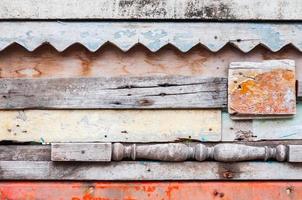 hout materiaal achtergrond voor oud wijnoogst behang voor achtergrond, bloot houten muur buitenkant, lapwerk van rauw hout vormen een mooi parket hout patroon foto