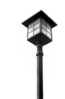 een versierd straat lamp, licht pool geïsoleerd Aan wit zwart geluid foto