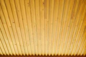 hout structuur van Japans houten plafond. achtergrond panelen, wijnoogst hout paneel hardhout voor achtergrond foto