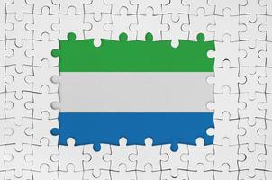 Sierra Leone vlag in kader van wit puzzel stukken met missend centraal een deel foto