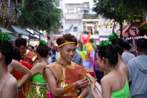 ho chi minh stad, Vietnam - 6 feb 2023 maan- nieuw jaar viering - de draak dans, mooi kleurrijk feestelijk figuur. tet vakantie achtergrond. Chinese maan- nieuw jaar dag, voorjaar festival. foto