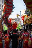 ho chi minh stad, Vietnam - 6 feb 2023 maan- nieuw jaar viering - de draak dans, mooi kleurrijk feestelijk figuur. tet vakantie achtergrond. Chinese maan- nieuw jaar dag, voorjaar festival. foto