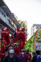 ho chi minh stad, Vietnam - 6 feb 2023 maan- nieuw jaar viering - de draak dans, mooi kleurrijk feestelijk figuur. tet vakantie achtergrond. Chinese maan- nieuw jaar dag, voorjaar festival. foto