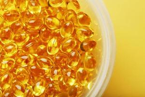 gouden capsules van vitamine omega 3 vis olie detailopname foto