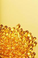 gouden capsules van vitamine omega 3 vis olie detailopname foto