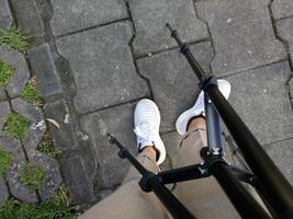 wit schoenen mode met statief foto