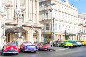 havanna, Cuba - april 14, 2017 visie van wijnoogst auto tonen foto