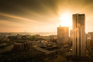 stadsgezicht op gouden uur foto