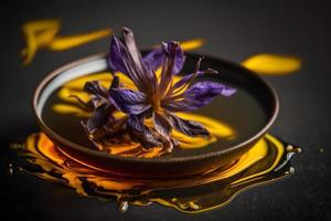 eigengemaakt en smakelijk gebakken lila bloem in zonnebloem olie fotografie foto