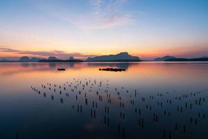 tafereel van mooi zonsopkomst Bij Sam chong tai dorp foto