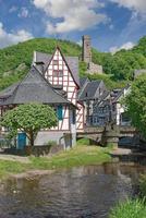 idyllisch middeleeuws dorp van monreal, de Eifel, Duitsland foto