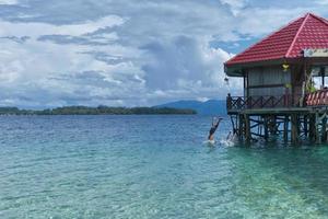 toevlucht in een tropisch paradijs kristal water strand foto