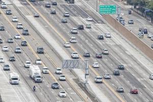 los angeles overbelast snelweg foto