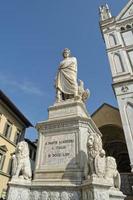 dante standbeeld buiten de kerstman Croce Florence foto