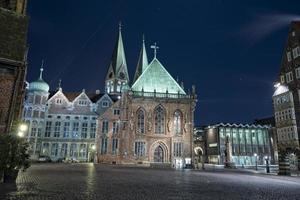 Bremen oud stad- nacht visie foto