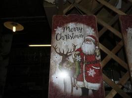 Kerstmis ornamenten en decoraties dichtbij omhoog detail foto