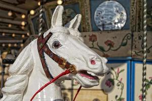 oud carrousel paard foto