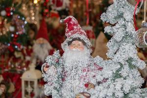 de kerstman claus gezicht dichtbij omhoog detail foto