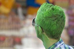 een Mens groen verfeinde Leuk vinden ongelooflijk hulk Bij viareggio Italië carnaval tonen foto