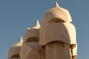 Barcelona, Spanje dak van la pedrera of casa mila door gaudi foto