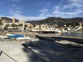 jachten vernietigd door storm orkaan in rapallo, Italië foto