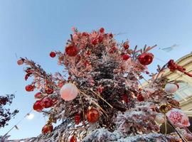 menton, Frankrijk - december 11 2021 - de kerstman dorp Open voor Kerstmis foto