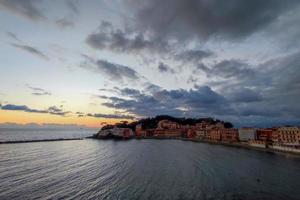 sestri levante baai van stilte Bij zonsondergang foto