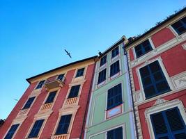 portofino pittoresk dorp Italië kleurrijk gebouwen geschilderd huizen foto