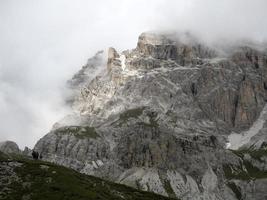 drie pieken van lavaredo vallei dolomieten bergen panorama landschap foto