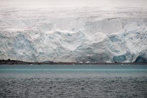 pitsbergen gletsjer visie Aan mistig dag foto