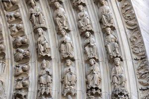 notre lady Parijs kathedraal standbeeld beeldhouwwerk en dak voordat brand foto