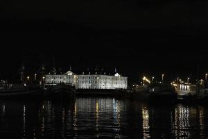 Amsterdam grachten reis Bij nacht foto