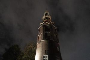 Amsterdam grachten reis Bij nacht foto