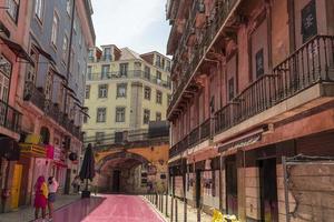 Lissabon roze straat visie rood licht foto