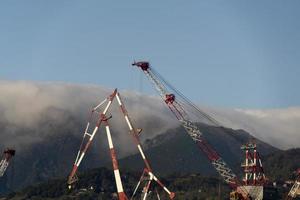 kranen in Genua haven foto