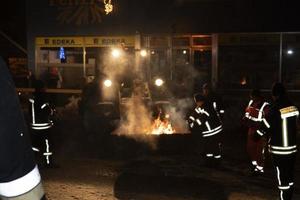 neuschoenau, Duitsland - januari 5 2019 - nacht nacht viering met Woud geest waldgeister in Beieren dorp foto