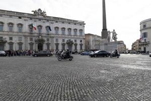 Rome, Italië. november 22 2019 - president sergio mattarella aankomen Bij quirinale gebouw foto