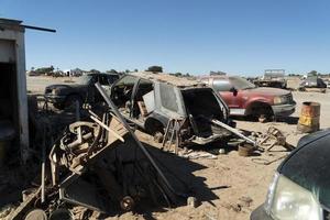 oud verlaten auto onderdelen in autokerkhof in baja Californië sur Mexico foto