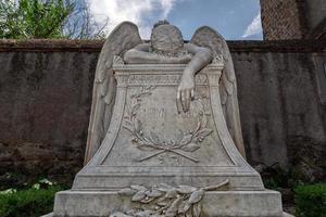 gedaald engel graf graf in Rome akatholiek begraafplaats foto