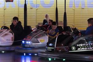 Genua, Italië - december, 9 2018 - traditioneel Kerstmis luna park pret eerlijk is geopend foto