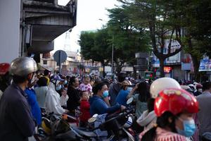 ho chi minh stad, Vietnam, 2023, maan nieuw jaar viering - de draak dans, mooi kleurrijk feestelijk figuur. tet vakantie achtergrond. Chinese maan- nieuw jaar dag, voorjaar festival. foto