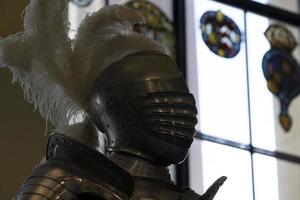 middeleeuws schild ijzer helm detail foto