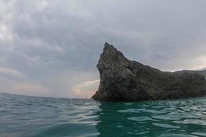 Monterosso cinque terre panorama rots Bij zonsondergang van de zee foto