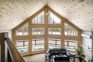 winter huisjes in afgelegen Oppervlakte quebec, Canada, log huis met sauna, spa, slaapkamers, zwembad, leven kamer, messanine, keuken en badkamers foto