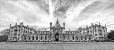 st John college Cambridge nieuw rechtbank panorama in b en w foto