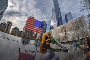 nieuw york, Verenigde Staten van Amerika - april 23 2017- mensen bezoekende grond nul foto