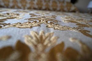 middeleeuws kleding stof structuur achtergrond goud en wit foto