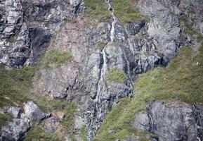 gletsjer baai nationaal park waterval en rotsen foto