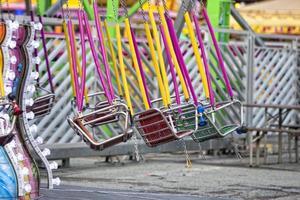 pret eerlijk carnaval luna park carrousel stoelen foto
