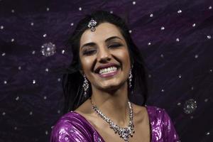 portret van glimlachen mooi Indisch meisje foto